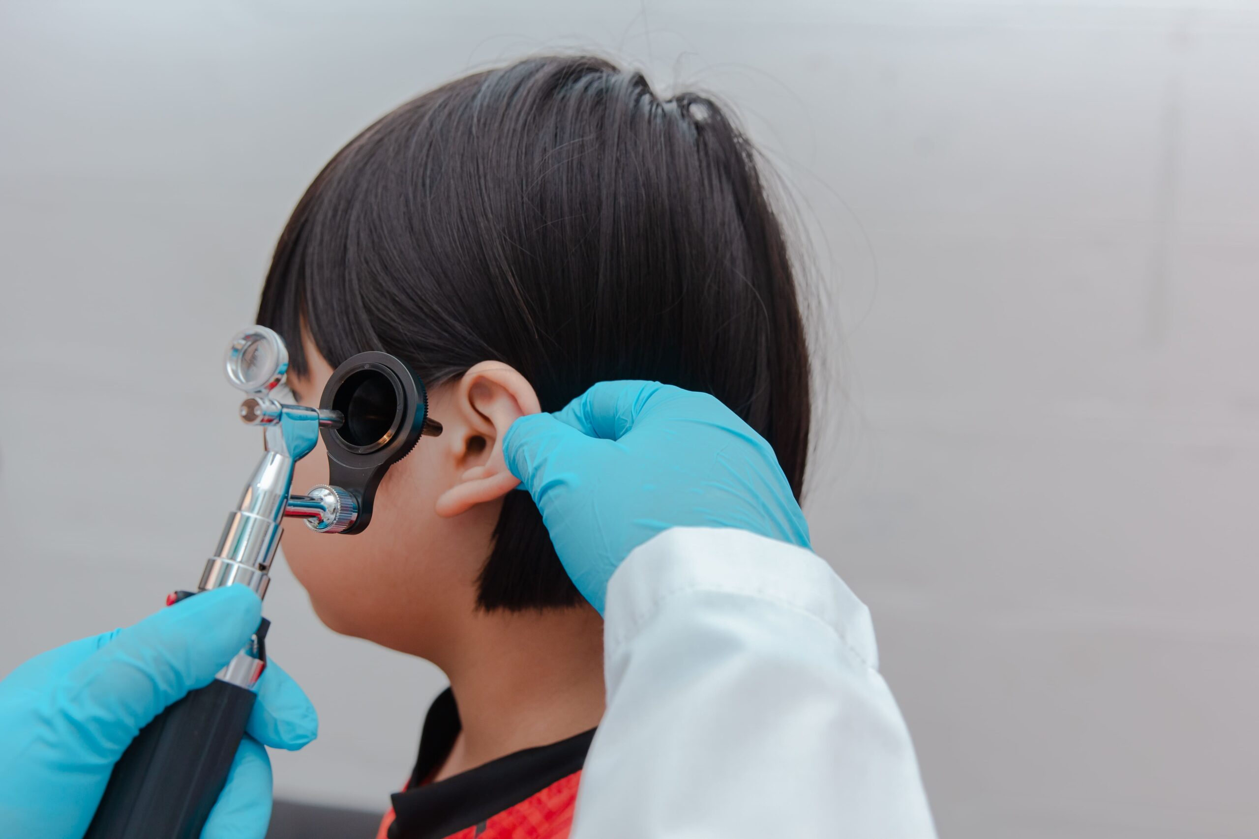 doctor-using-ostomoscope-2